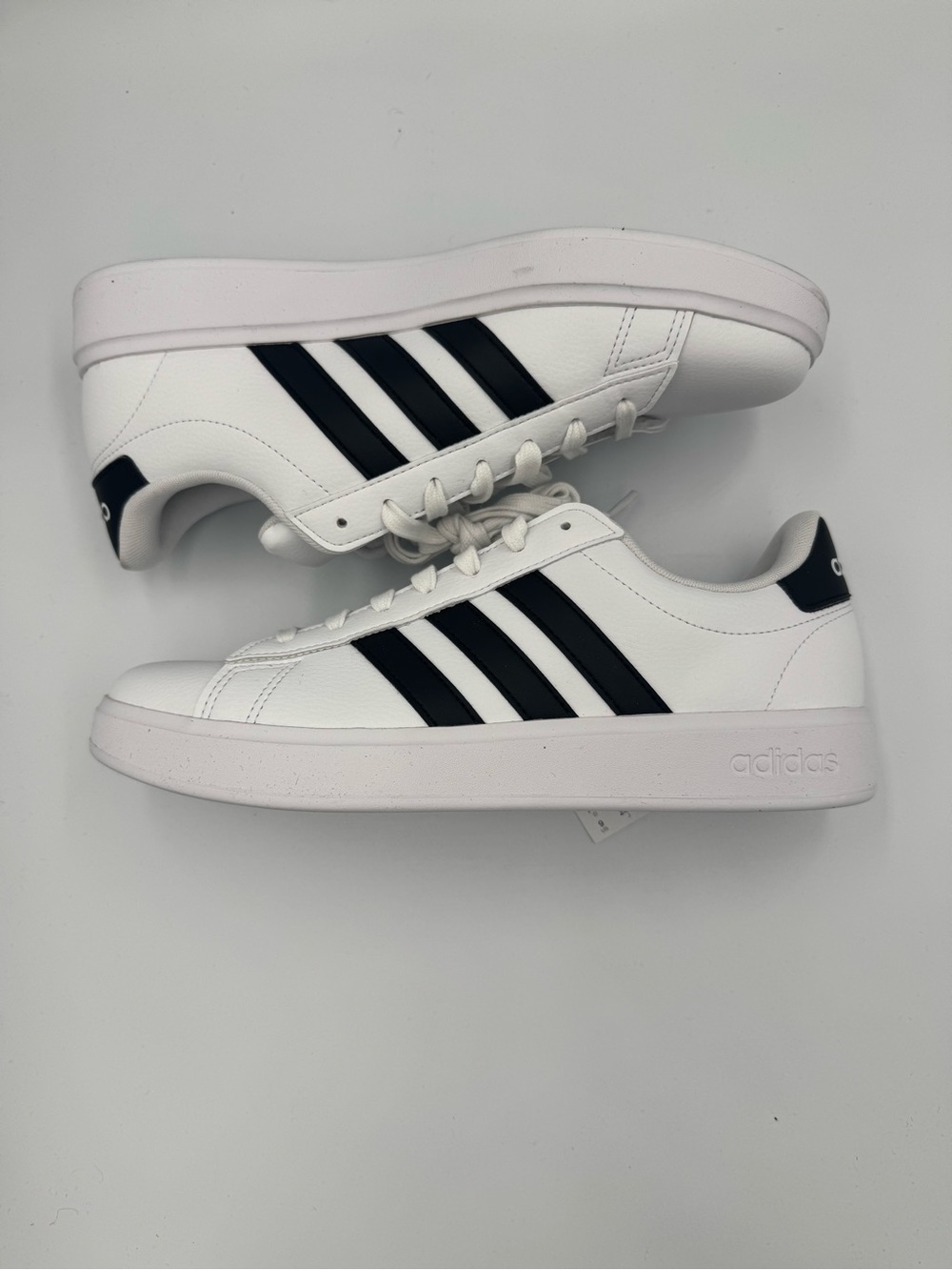 NWT! Adidas Grand Court 2.0 Women’s size 9, white/black, 3 Stripe Life ///
